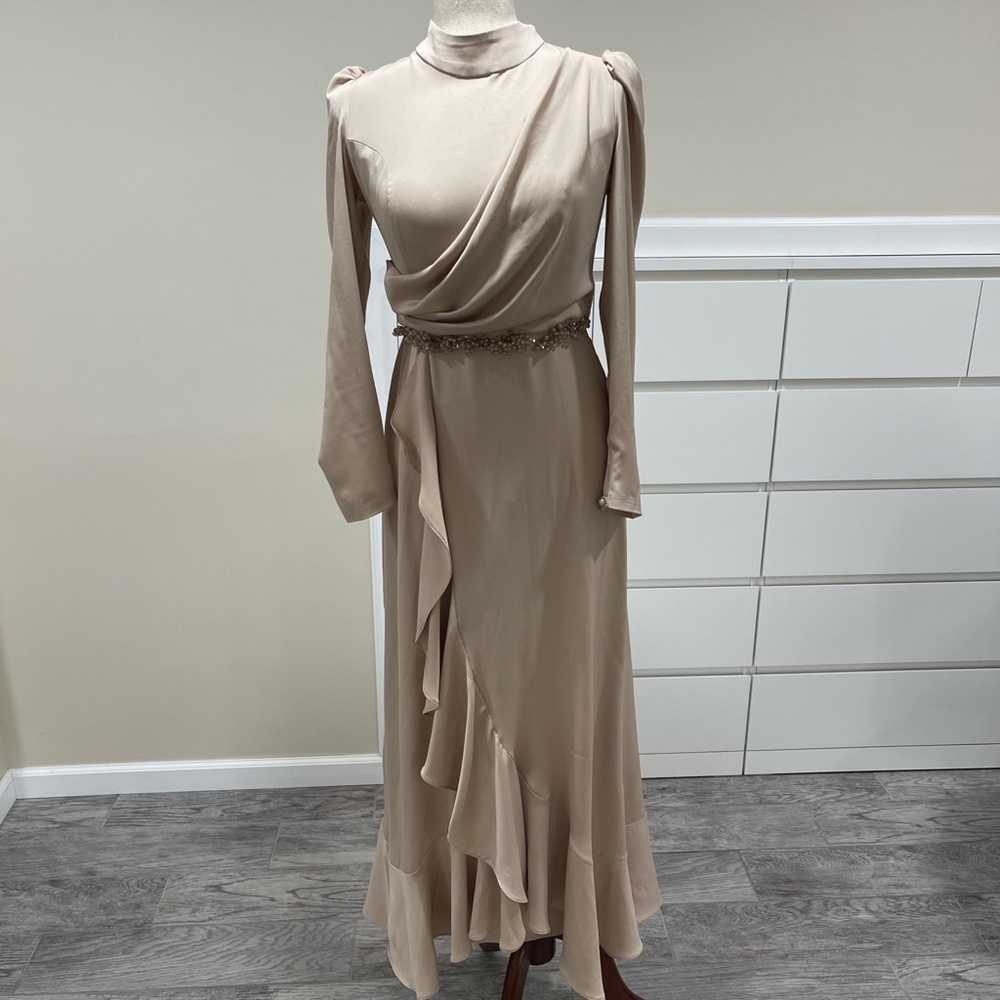 Elegant Beige Long Sleeve Dress